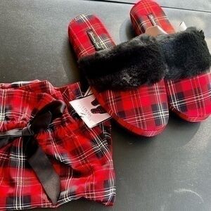 VICTORIA'S Secret Red Plaid Slipper Set